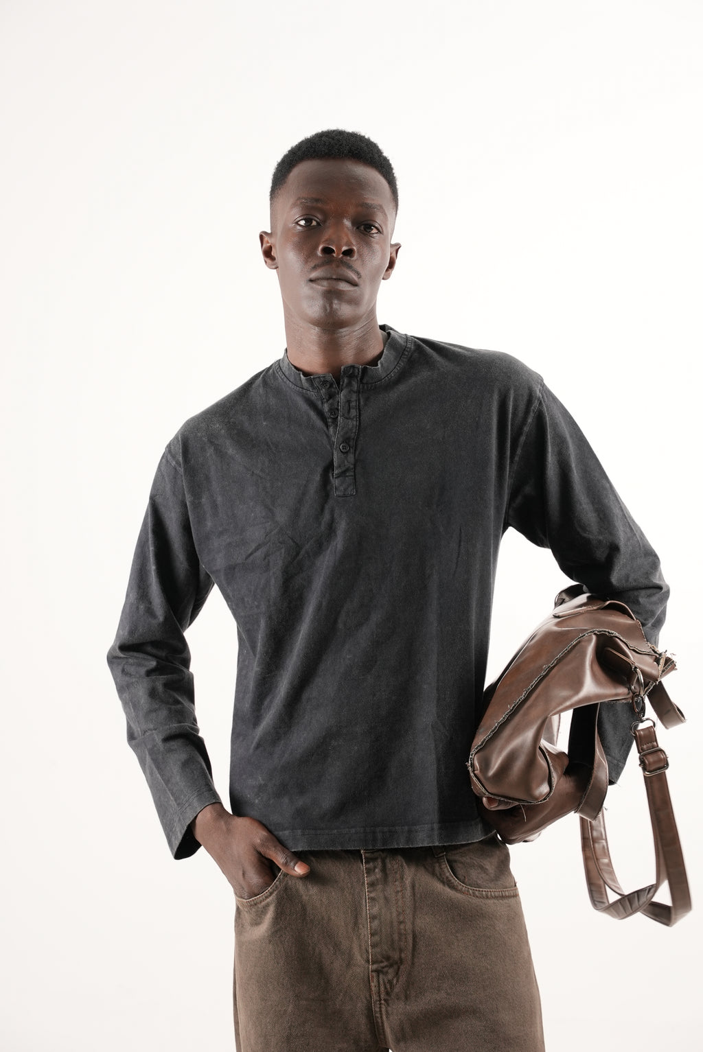 BLACK ACID WASHED HENLEY