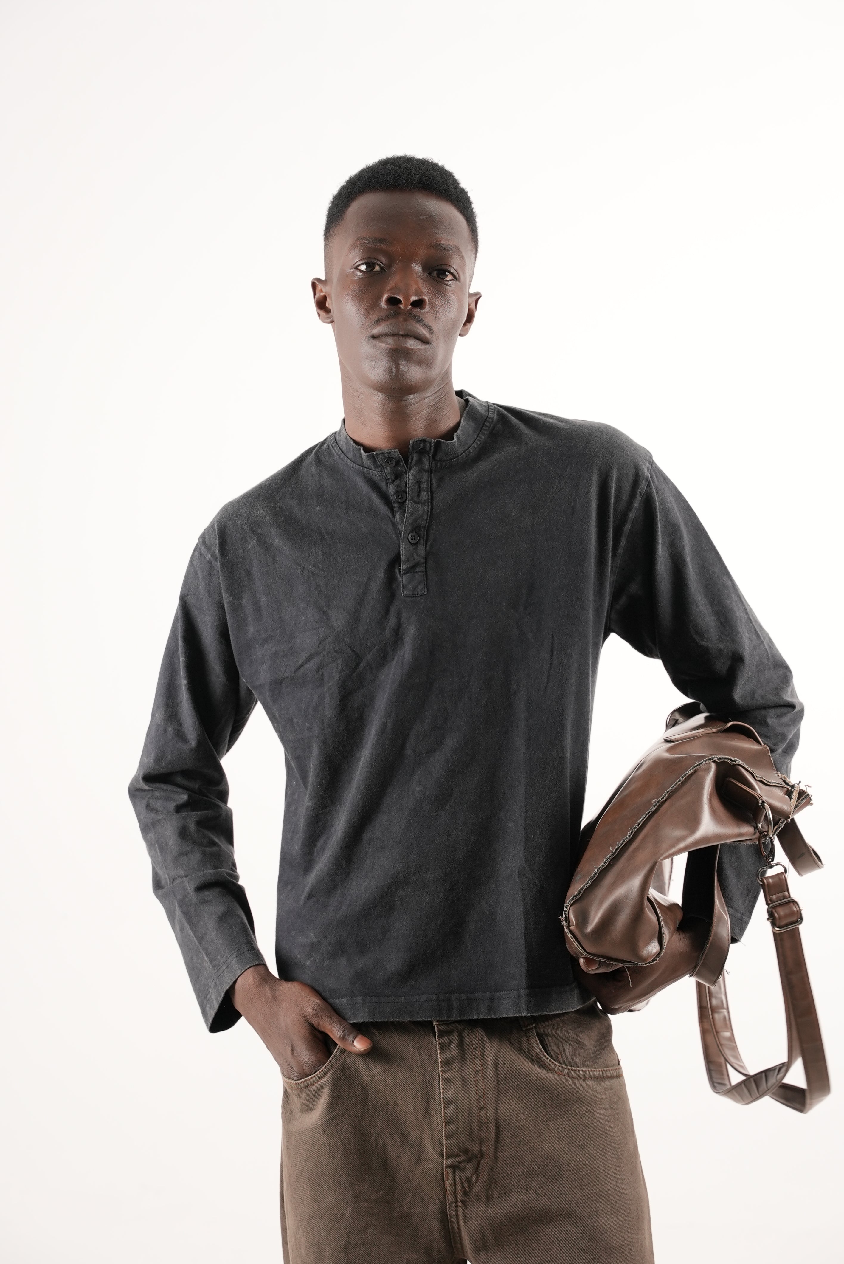 BLACK ACID WASHED HENLEY
