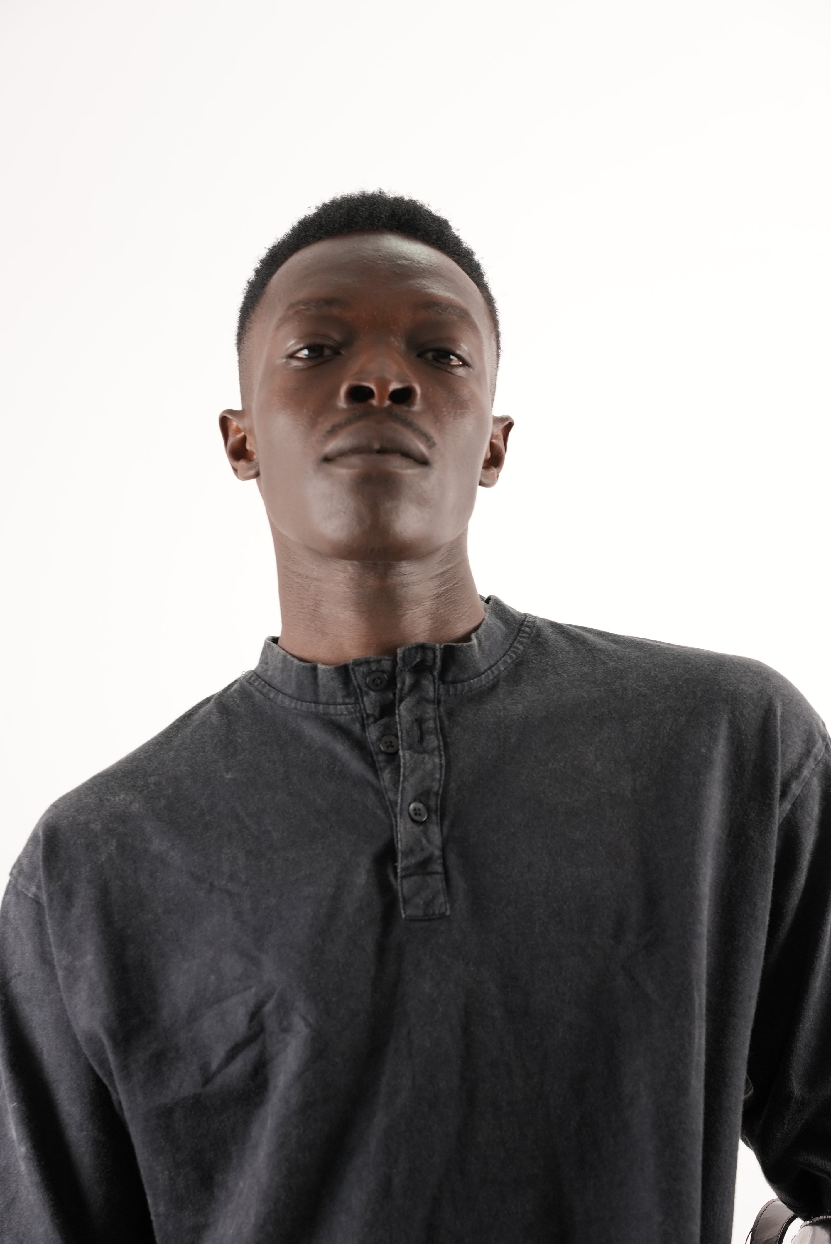 BLACK ACID WASHED HENLEY
