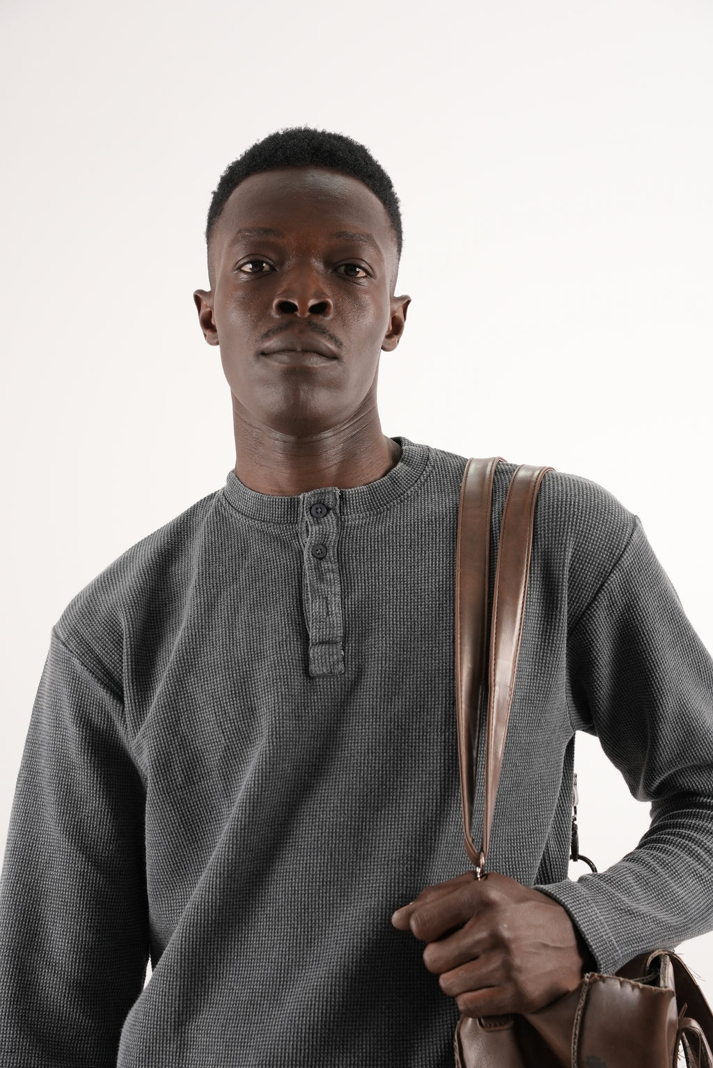 HENLEY WAFFLE BLACK ACID WASHED TEE