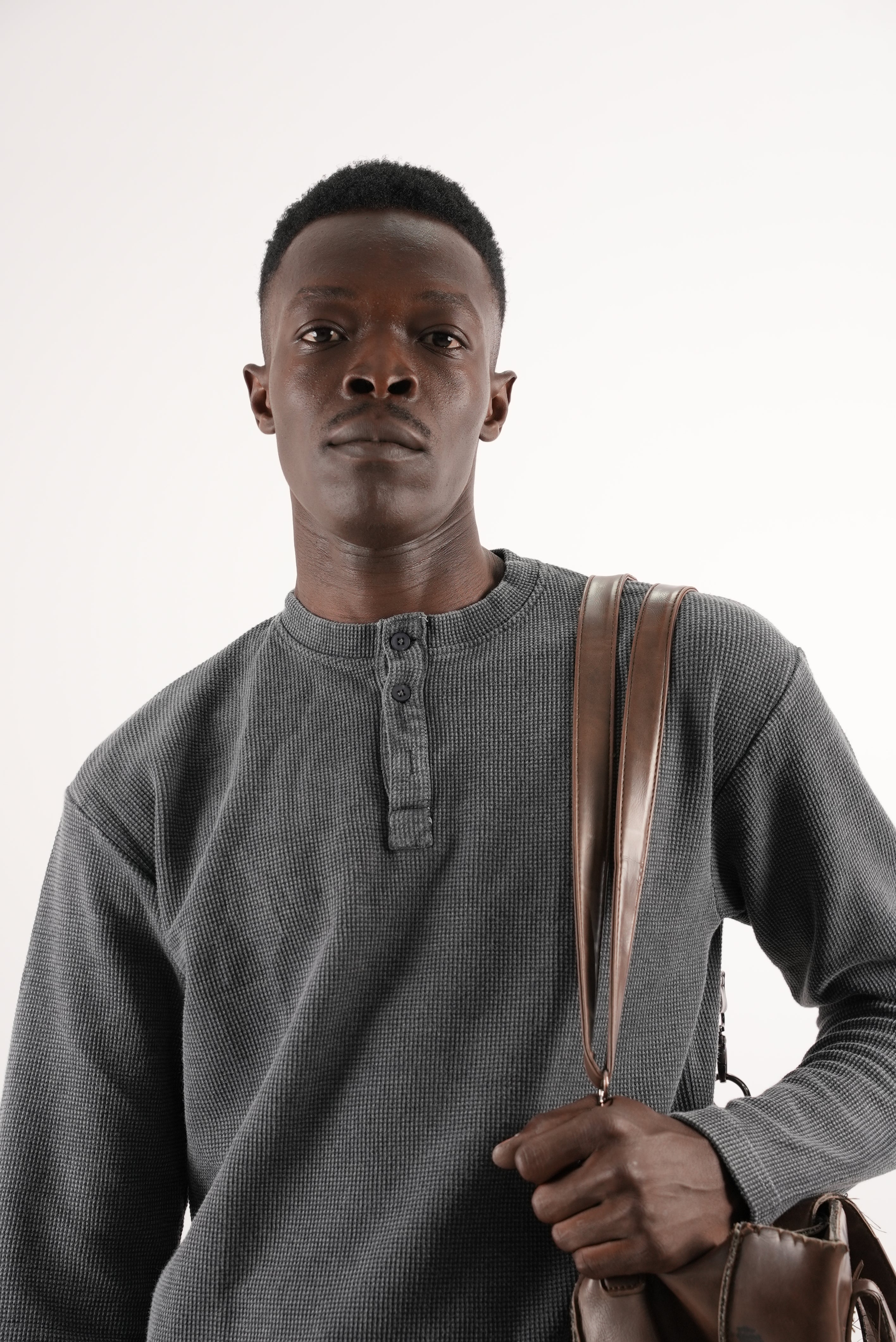 HENLEY WAFFLE BLACK ACID WASHED TEE